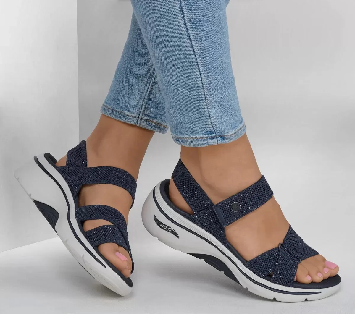 Martha Stewart: Sandalia GO WALK Arch Fit 2.0 – Brillante